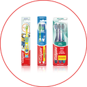 Drei Colgate Zahnbürsten in Verpackung – effektive Zahnpflege & tägliche Mundhygiene. Link zu Colgate Markenseite/Zahnbürsten.